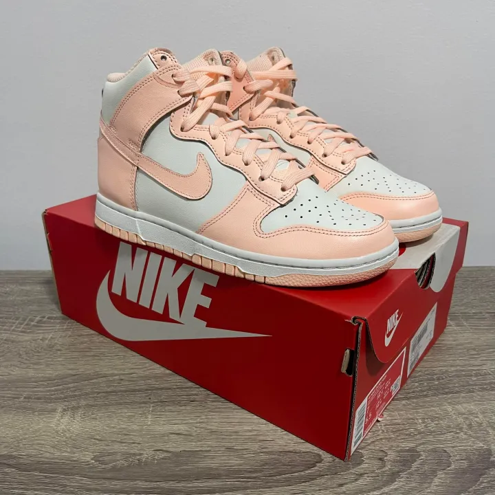 sail crimson tint