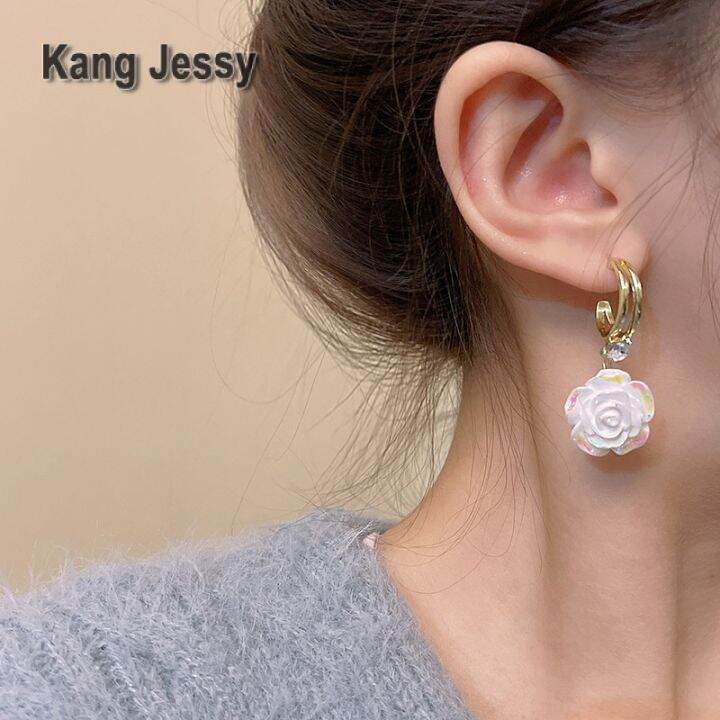 kang-jessy-925-ต่างหูดอกกุหลาบสีขาวเข็มเงินแฟชั่นไม่สมมาตรออกแบบเฉพาะกลุ่มต่างหูฝรั่งเศสขั้นสูงต่างหู