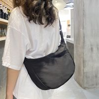 [COD] wholesale new fashionable joker high-capacity dumplings package one shoulder inclined bag BaoChao movement