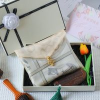 [COD] Teachers Day gift for teacher birthday practical sense mother-in-law surprise silk scarf box 4050 years old