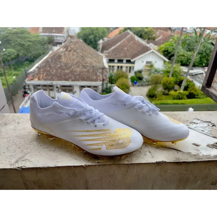 sepatu bola new balance furon