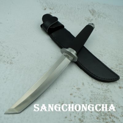 Sangchongcha Outdoor survival tactical Fixed blade knife มีดซามูไร มีดดาบ มีดดาบเล็ก มีดดาบ มีดพกพา มีดเดินป่า มีดแคมป์ปิ้ง มีดใบตาย มีดสวย มีดทหาร มีดพกทหาร มีดพกเดินป่า 58HRC 440C คมกริบ น้ำหนักดี ยาว33ซม. ด้ามG10กันลื่น + ซองหนังแบบหนา CS01