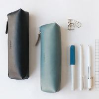 XINJOO กล่องดินสอหนังกระเป๋าใส่ดินสอเขียนสีวินเทจกล่องใส่ปากกาอุปกรณ์สำนักงานสำหรับเด็กกระเป๋าหนัง PU ดินสอสามเหลี่ยม