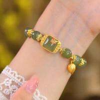 T-B ทอง18K เครื่องประดับวันเกิดสร้อยข้อมือผู้หญิงทำจากดอกบัวสี่เหลี่ยมหยกแท้ใหม่