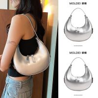 Summer summer large-capacity commuting high-end silver crescent bag womens 2023 new trendy cool portable underarm bag 【BYUE】