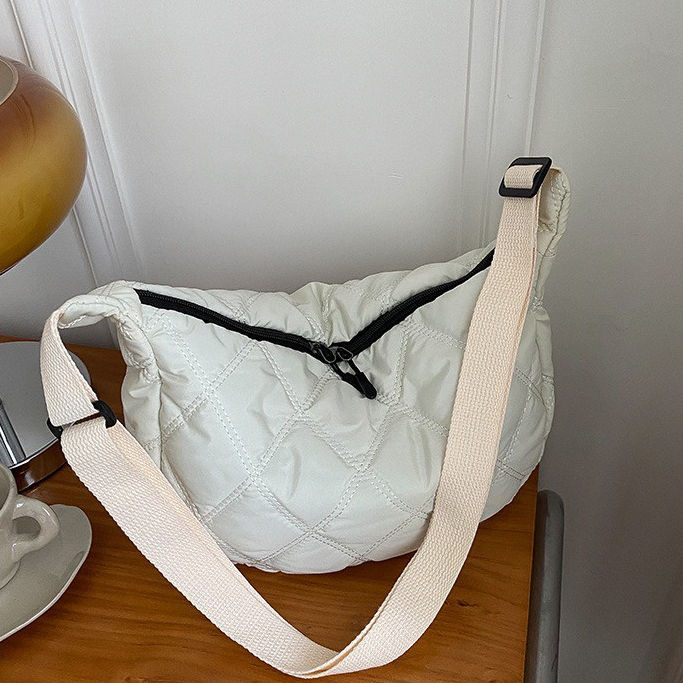 koreafashionshop-kr1876-กระเป๋าสะพายข้างผ้าโพลีเอสเตอร์มี2สี-น้ำหนักเบา