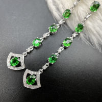 Tsavorite Diamond Earring ต่างหูซาโวไรท์ โกเมนแท้สีเขียวสด เนื้อสะอาดมาก ประดับเพชรแท้น้ำ96-97 ตัวเรือนเป็นทองขาว18k