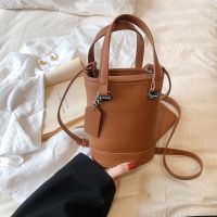 [COD] womens bag niche design shoulder texture new shopping commuting diagonal all-match retro