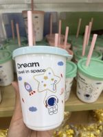 แก้วน้ำDreamขนาด8*12cmแก้วน้ำพลาสติกพร้อมฝาและหลอดลายน่ารักแก้วน้ำพกพาคละสีคละลาย