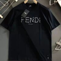 เสื้อยืดเสื้อแขนสั้นสวมหัวคอกลม Logo Huruf ของผู้ชายแขนสั้น Fendi