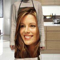 [TIN Household Products] Kate Beckinsale ผ้ากันเปื้อนฟอร์ดผ้ากันน้ำผู้ชาย/ผู้หญิงผ้ากันเปื้อนครัวครัวเรือนทำความสะอาดสำหรับบ้านและอุปกรณ์ครัว