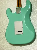 ใหม่!!! สีสีเขียวอ่อนกีต้าร์ไฟฟ้า ST,ตัวแข็ง,Fretboard เมเปิ้ล,Pickguard สีขาว