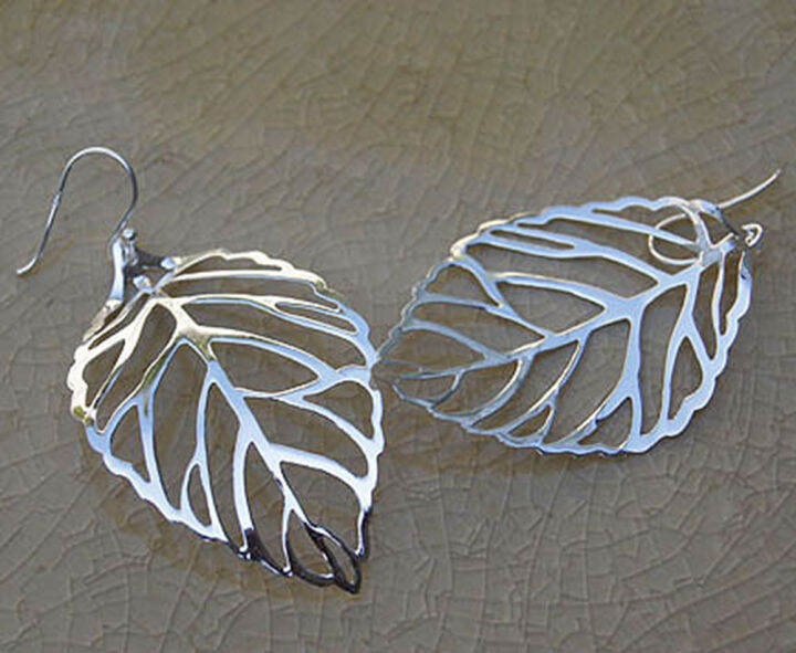 oho-nice-bent-leaves-earrings-dangle-sterling-silver-beautiful-gift-ใบไม้โค้งงอสวยงาม-ห้อยตำหูเงินสเตอรลิงซิลเวอรใช้สวยของฝากที่มีคุณค่า-ฺชาวต่างชาติชอบมาก