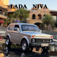 LADA NIVA โมเดลรถอัลลอย LADA ของเล่น2106 Diecasts โลหะหล่อกลับดึงกลับเพลงรถของเล่นสำหรับเด็กยานพาหนะ1/32