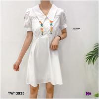 P13935 เดรสคอปกแขนตุ๊กตาอกปักดอกไม้ Floral embroidered doll collar dress