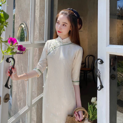 Cheongsam แขนยาวที่ดีขึ้นอารมณ์ยาวบางเด็กสาวสไตล์จีนย้อนยุคสดชุดหญิง