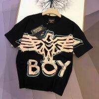 เสื้อยืดแขนสั้น Boy London ออริจินอลเสื้อยืดแขนสั้น2023แบรนด์อินเทรนด์ใหม่สำหรับฤดูร้อนผ้าฝ้ายบริสุทธิ์ปีกนกอินทรีกราฟฟิตี้แขนครึ่งหลวมสำหรับผู้ชายและผู้หญิงนำเข้าเครื่องแต่งกายใหม่