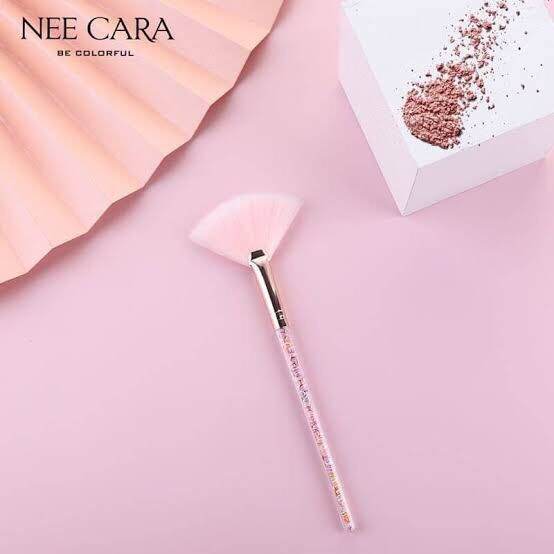 แปรงแต่งหน้า-แปรงเกลี่ยแป้ง-แปรงหัวใจ-nee-cara-small-fan-brush-n910