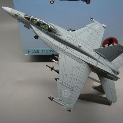 Diecast Metal F 18 Plane Model Toy 1/100 Scale CANADA Hornet F-18 F/A-18 Military Bomber Model Toy Fighter Army Air Force