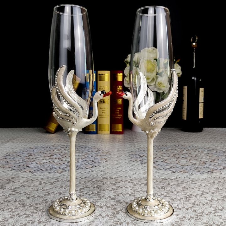 2pcs-creative-wedding-champagne-glass-pair-cocktail-wine-glasses-enamel-gift-swan-rhinestone-goblet-couple-cup-200ml