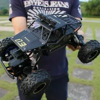 รถบังคับวิทยุ สามารถชาร์จแบตได้ Remote Control RC Cars Rock Crawler Monster Truck พร้อมรีโมท 2.4 GHZ (เล่นพร้อมกันได้หลายคัน)