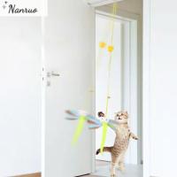 NANRUO ของเล่นแมวจำลอง1ชิ้น,บรรเทาความเบื่อน่ารักอุปกรณ์เสริมสำหรับแมวลูกแมวไม้กายสิทธิ์ทีเซอร์ชิงช้าของเล่นของเล่นแมวแบบโต้ตอบที่แขวนประตูของเล่นแมว