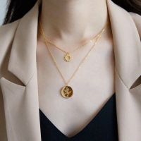 Niche design sense necklace female golden personality tide simple temperament stacked clavicle chain rose round card sweater chain ▼