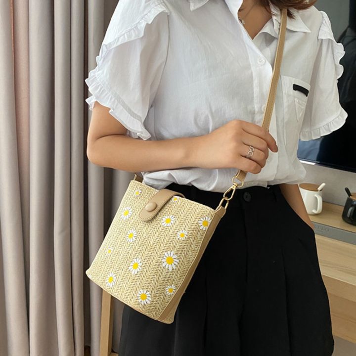 small-daisy-straw-woven-womens-messenger-bag-fashion-chain-bucket-bag-bohemian-handbag-schoolgirl-bag