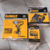 DEWALT แท่นชาร์จแบตเตอรี่ 10.8 - 18V. รุ่น DCB112 (2A) รับประกันศูนย์ 6 เดือน