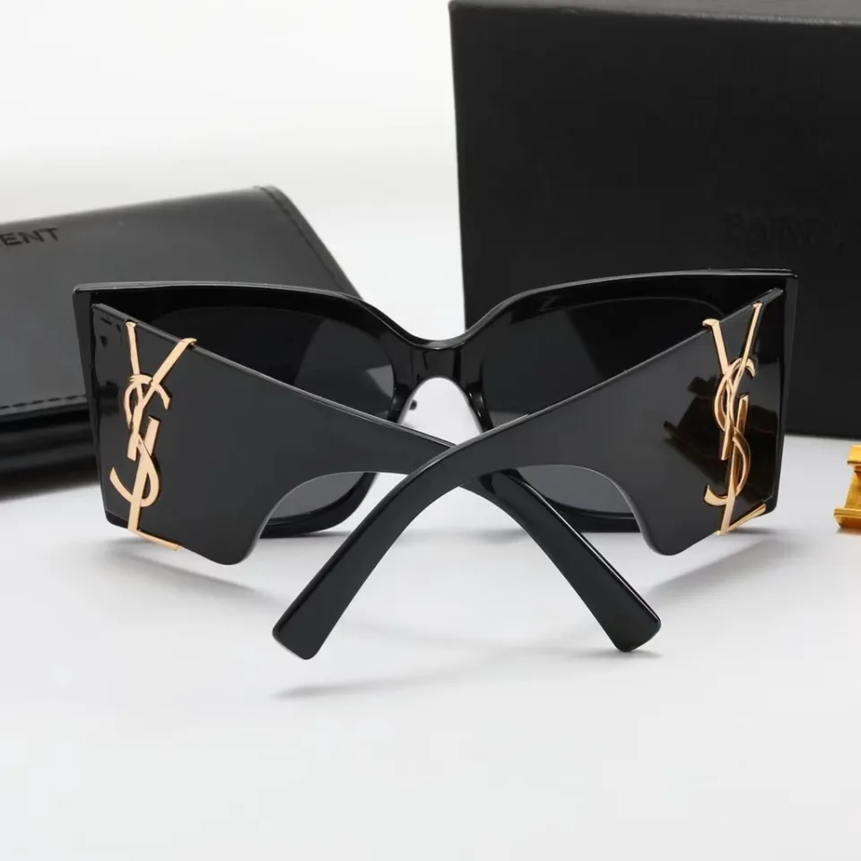 Louis Vuitton® LV Star Cat Eye Sunglasses Black. Size U in 2023