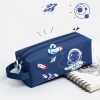 【LZ】☃❉  Espaço astronauta portátil lápis caso bonito dos desenhos animados crianças papelaria saco de armazenamento de grande capacidade escola studen lona lápis saco