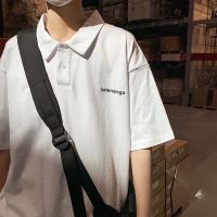 2022ใหม่ Muji Uniqlo แขนสั้นเสื้อยืดชายแนวโน้มโลโก้ยอดนิยมหดโจ๊กหลวมใหม่ Ins ฤดูร้อนลมวัยรุ่นเสื้อเสื้อโปโล