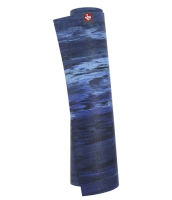 Manduka เสื่อโยคะ Manduka รุ่น eKO® Yoga Mat 5mm (Limited Edition) - Surf Marbled (71")