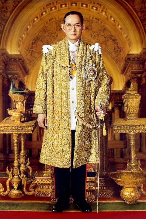 รัชกาลที่-9-เหรียญพระราชทานรัฐธรรมนูญ-ปี-2543-พิธีชัยมังคลาภิเษก-ณ-วัดพระแก้ว-รับประกันแท้-โดย-พระงามแท้-nice-amp-genuine-amulet