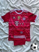 ชุดบอล Bayern Munich (Red) เสื้อบอลและกางเกงบอลผู้ชาย ปี 2022-2023 ใหม่ล่าสุด