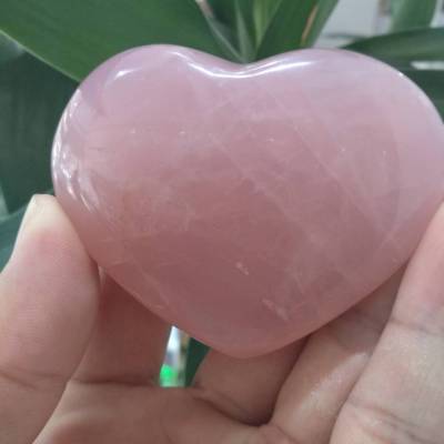 โรสควอตซ์คริสตัลรูปหัวใจสีชมพูรักแท้200กรัมจักระบำบัดพลอยพัฟ