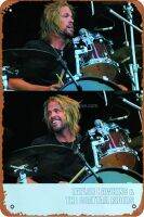 Taylor Hawkins &amp; The Coattail Riders 2006/10เพลงญี่ปุ่นตัดกด-บทความป๊อป/ป้ายโลหะภาพโปสเตอร์วงร็อคโลหะดีบุกเครื่องตกแต่งฝาผนังย้อนยุคสำหรับบ้านถนนประตูบาร์คลับร้านอาหารคาเฟ่ป้ายโลหะ8X12นิ้วเป็นของขวัญสัญลักษณ์ผับร้านค้า