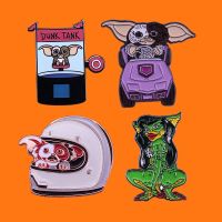 【Fashion house]Gremlins Greta เคลือบ Pins น่ารักตลกรถโลหะการ์ตูนเข็มกลัดหมวกกระเป๋าปกป้ายปกผู้ชายผู้หญิงแฟชั่นเครื่องประดับของขวัญ