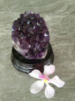 Amethyst Geode Gemstone on wooden base. Am 002 พลอยอเมทิสธรรมชาติ