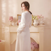 จัดส่งฟรี2021ใหม่ในช่วงฤดูหนาวของผู้หญิงยาวเสื้อคลุมชุดนอนลูกไม้ Nightgown เจ้าหญิงสักหลาดสีขาวและสีชมพูสี Nightshirtt