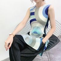 2023 Hot Miyake pleated top for women  summer geometric print sleeveless t-shirt niche loose versatile vest for outer wear trend