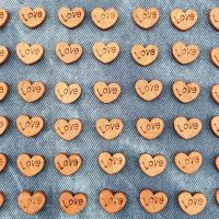 ；‘。、’ (100Pcs/Pack) 10Mm Width Heart-Shaped Wood Colour Buttons Handwork Sewing Scrapbook Clothing Crafts Accessories Home Decoration