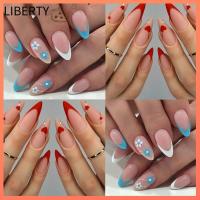 LIBERTY เล็บปลอมสำหรับดอกไม้สีขาวสีฟ้าแบบทำมือหัวใจรักสีแดงเล็บยาวอัลมอนด์ฝรั่งเศสแบบทำมือ24ชิ้น