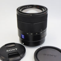 SONY 16-70mm F4 เลนส์ซูม ZEISS ขนาดกะทัดรัดสำหรับทุกโอกาส เลนส์ซูมระยะกลางน้ำหนักเบาจะรวมเอาประสิทธิภาพออปติคอลที่เป็นที่รู้จักของ ZEISS เข้ากับรูรับแสงกว้างสุดคงที่ที่ F4 เพื่อประสิทธิภาพที่ดีเลิศสม่ำเสมอในทุกช่วงซูม ระบบขับเคลื่อนมอเตอร์แนวราบให้การทำงา