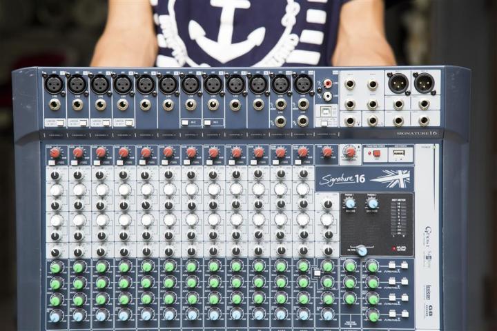 มิกซ์เซอร์-soundcraft-signature-12-และ16-ช่อง-เสียงดีราคาถูก-รับประกัน-1-ปี