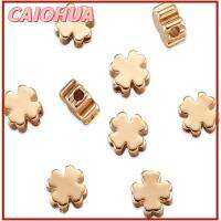 CAIOHUA 50Pcs 52.5มม. ลูกปัดคั่นใบโคลเวอร์สี่ใบ ทองเหลืองเบิ้ล ทองสีทอง ลูกปัดชาร์มโลหะลายดอกไม้เล็กๆ เป็นมิตรกับสิ่งแวดล้อม ลูกปัดรองชุบทอง สาวๆ