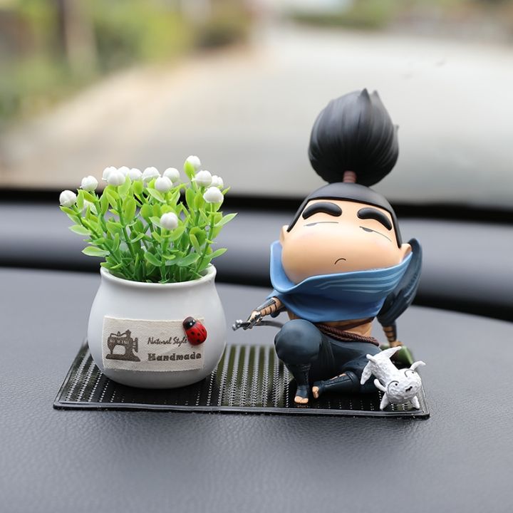 samurai-crayon-small-new-car-furnishing-articles-on-anime-hand-to-run-the-car-act-the-role-ofing-tastes-the-good-car-accessories-car-web-celebrity