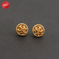 Tory Burch ต่างหูแฟชั่นแบบเฉพาะกลุ่มหรูหราเบาระดับพรีเมียมต่างหูเม็ดกลมโลโก้ต่างหูเม็ดกลมคลาสสิก TB เนื้อต่างหูชุบทอง【high-quality】