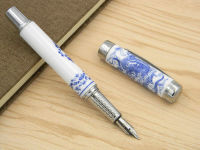 ภาพวาดมังกรสีน้ำเงินและเครื่องกระเบื้องสีขาวปลายปากกาปากกาหมึกซึมขนาดกลาง