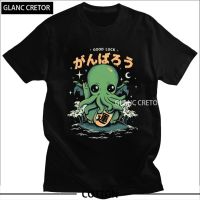 เสื้อยืดแขนสั้นผ้าฝ้ายพิมพ์ลายกราฟฟิค Kaiju Cthulhu สไตล์ญี่ปุ่นสําหรับผู้ชาย  5FU5